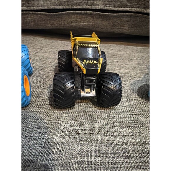 Hot Wheels Monster Trucks Set Of 3 Loco Punk, Earth Shaker and Meglaodon - Picture 3 of 5